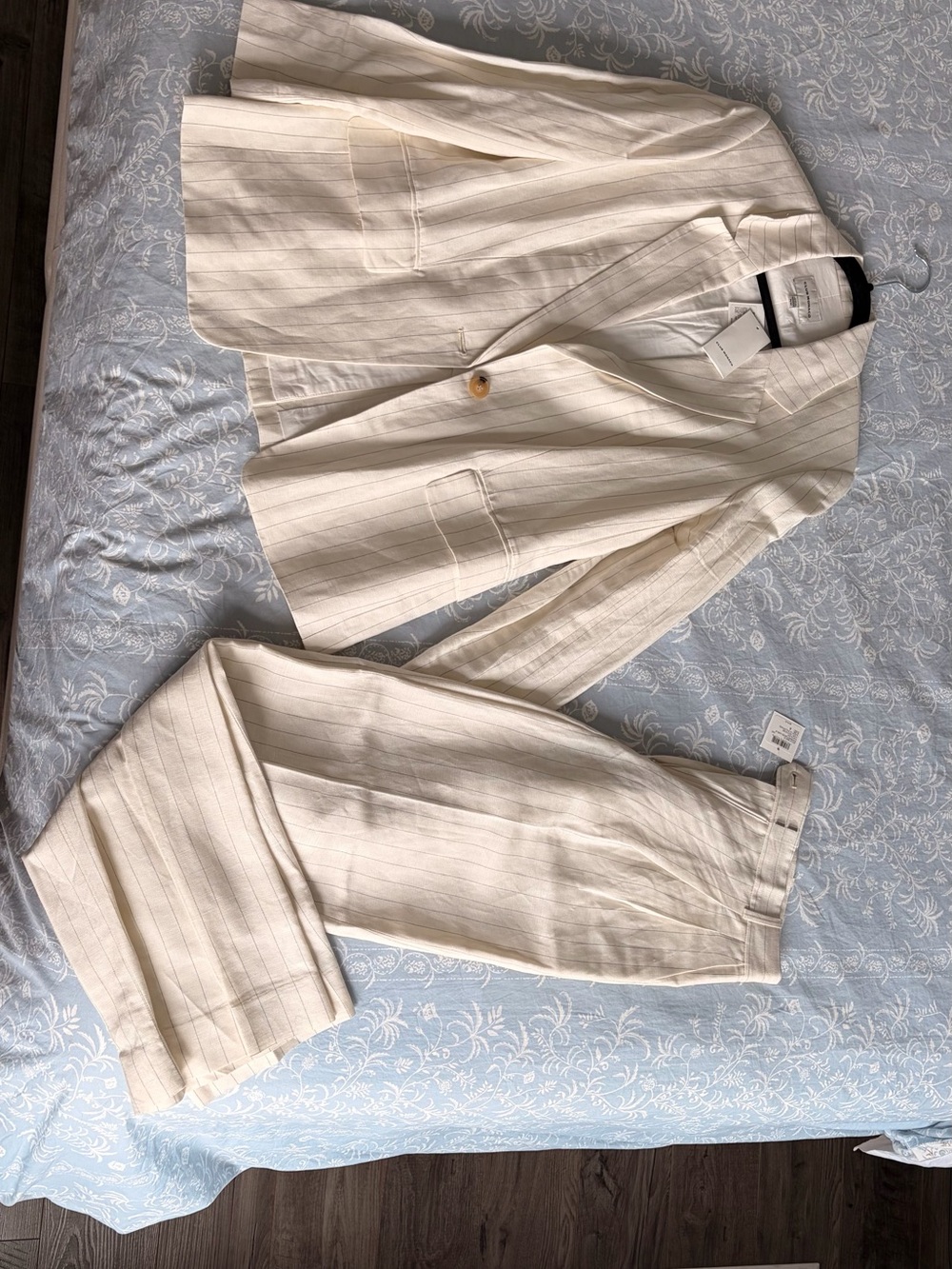 Club Monaco Cream Pinstripe Women's Dress Pants and Blazer Set - Blazer M Pant 6